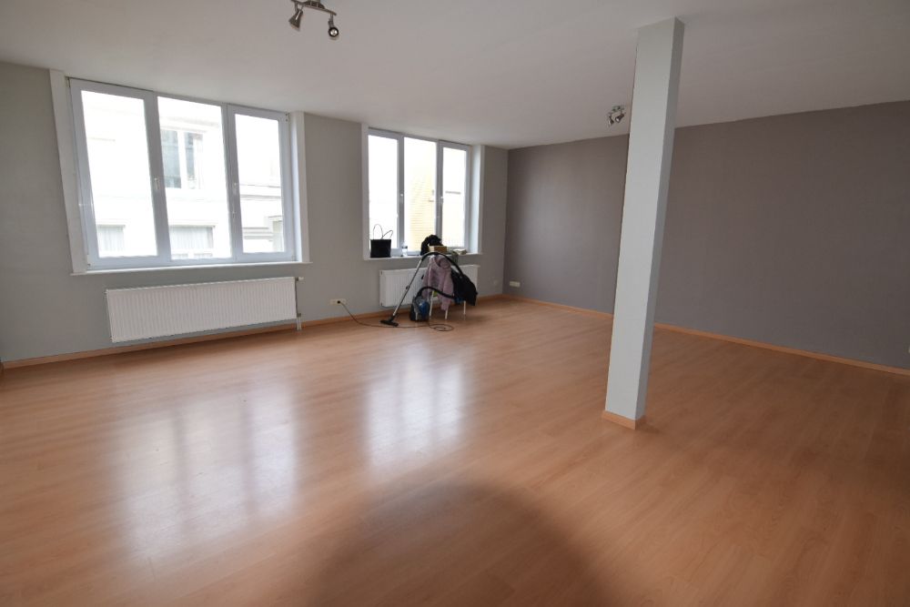 Ruim appartement met twee slaapkamers in het centrum van Blankenberge. In een gebouw zonder lift. foto 3