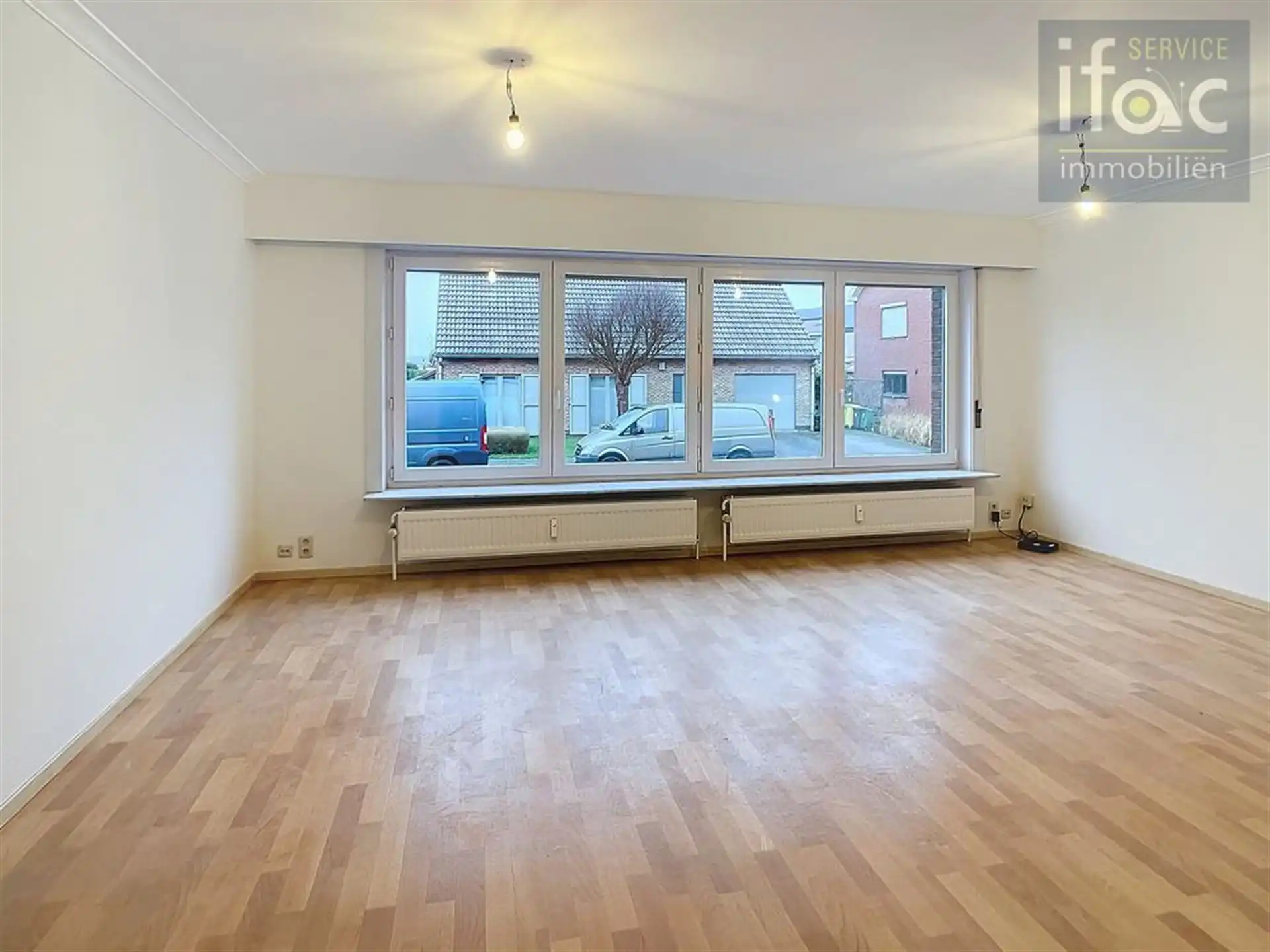 Gerenoveerd appartement met 2 slaapkamers, tuin en garage  foto 2