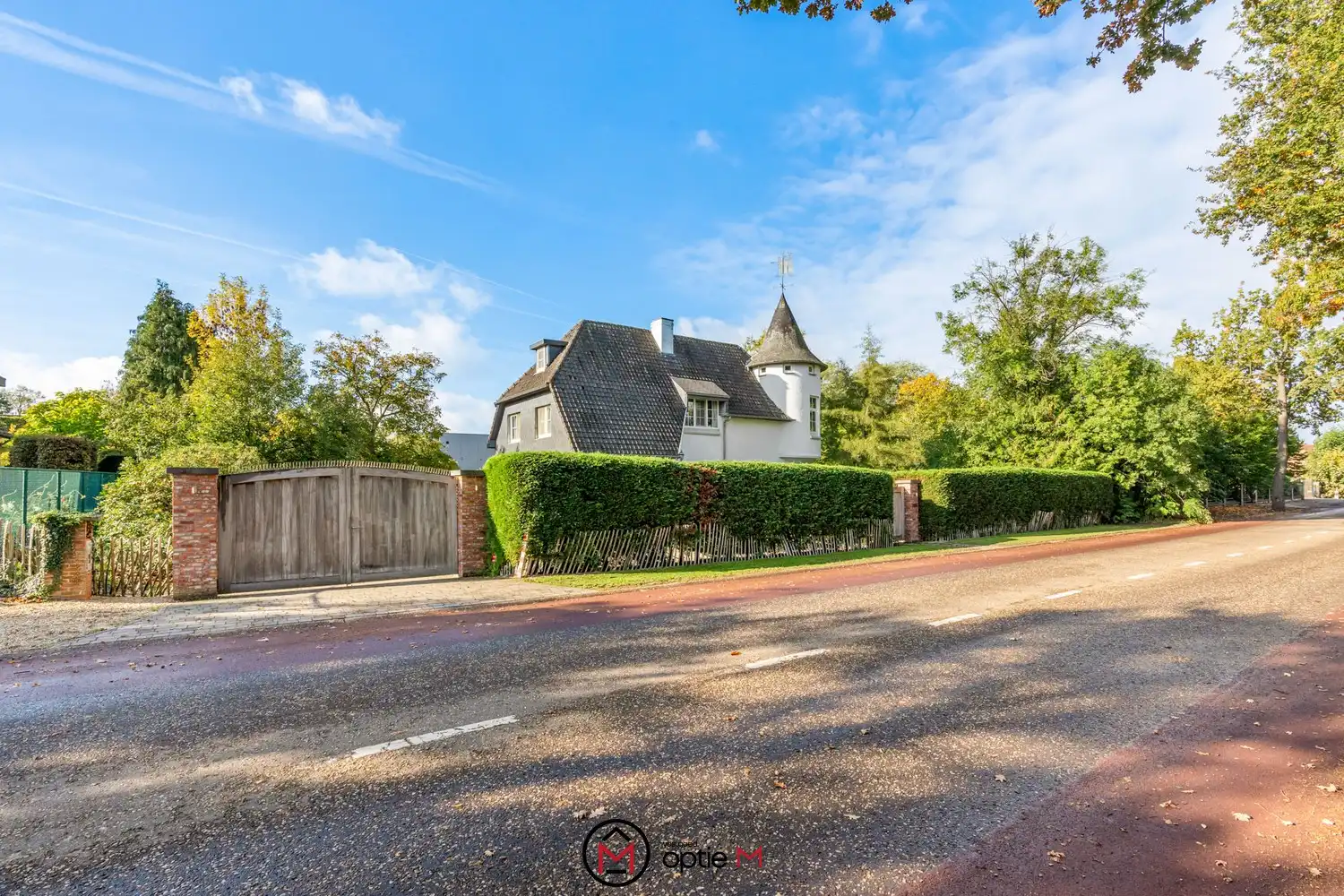 Karaktervolle villa met parktuin op een royaal perceel van 24a71 – vlakbij het centrum van Hasselt foto {{pictureIndex}}