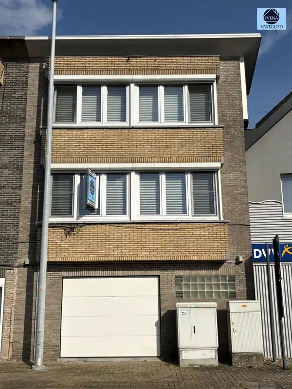 ZEER GOED GELEGEN, MOOIE WONING MET GARAGE foto {{pictureIndex}}