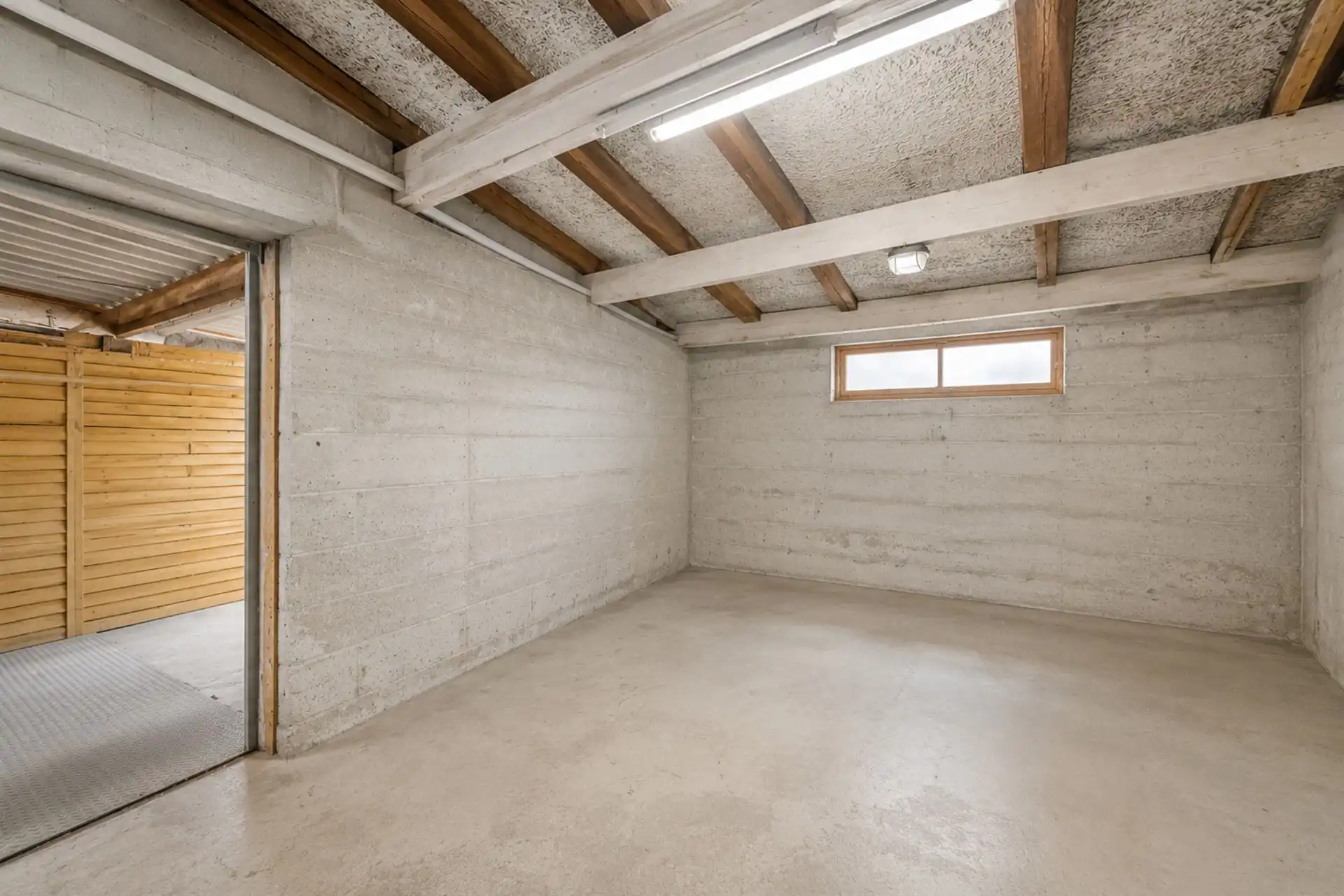 Karakterwoning met 5SLK, 2 garages en uitweg achteraan! foto 20