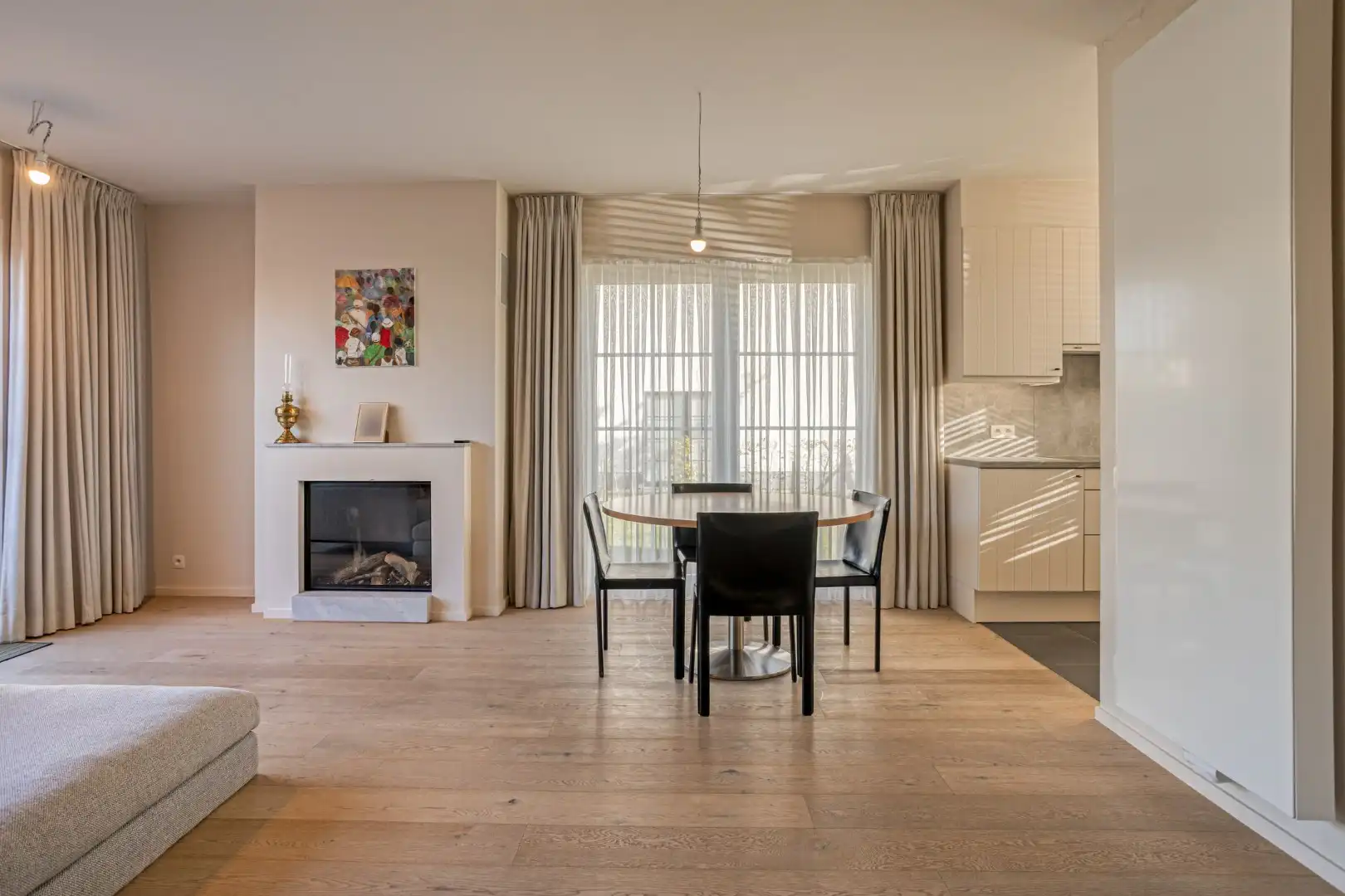 Recente halfopen woning met 4 slaapkamers en garage! foto 5