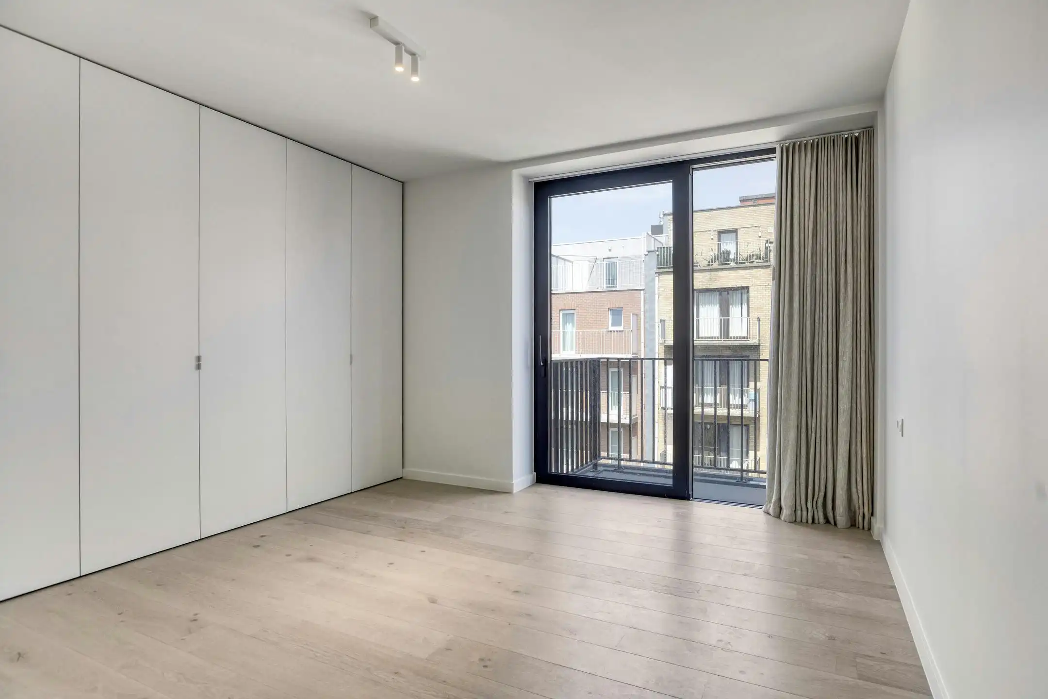 Ruim nieuwbouw appartement (147m²) met 3 slaapkamers foto 11