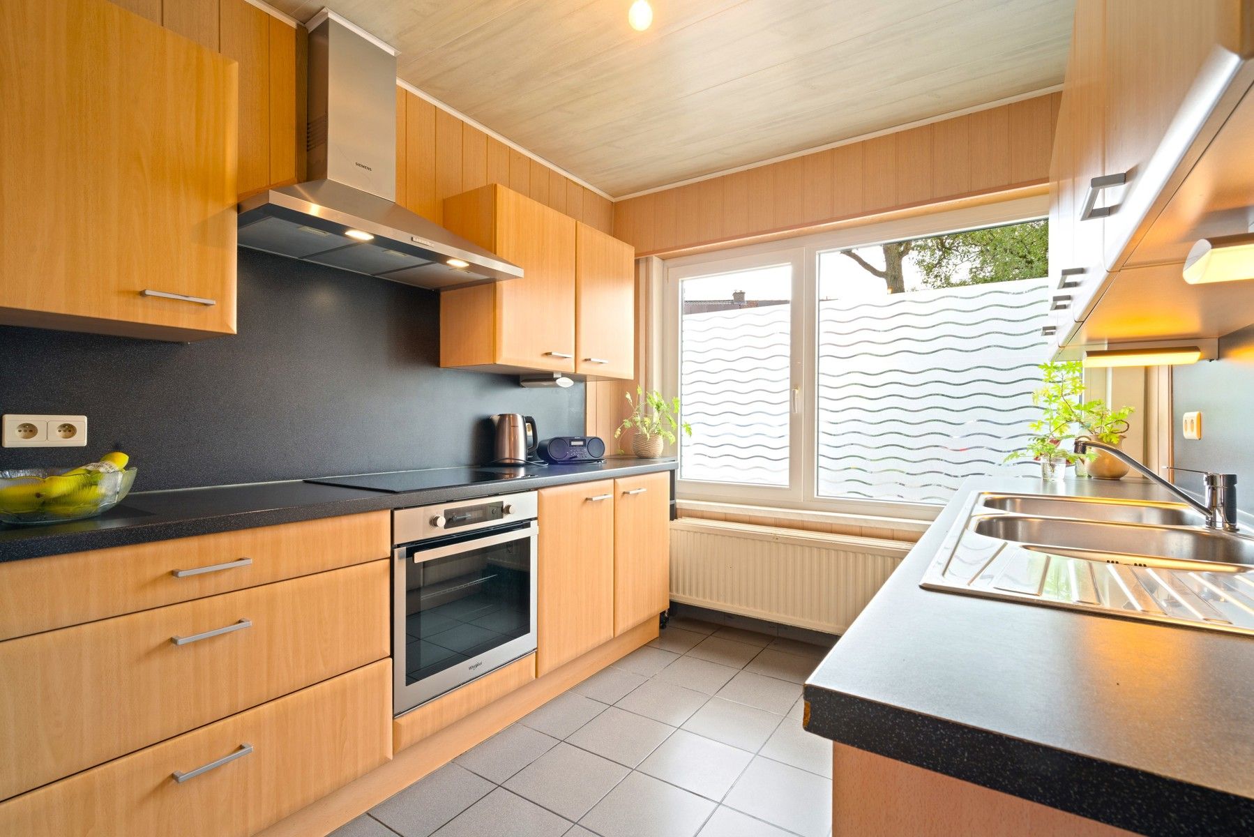 Ruim gelijkvloers appartement met tuin en garage foto 9