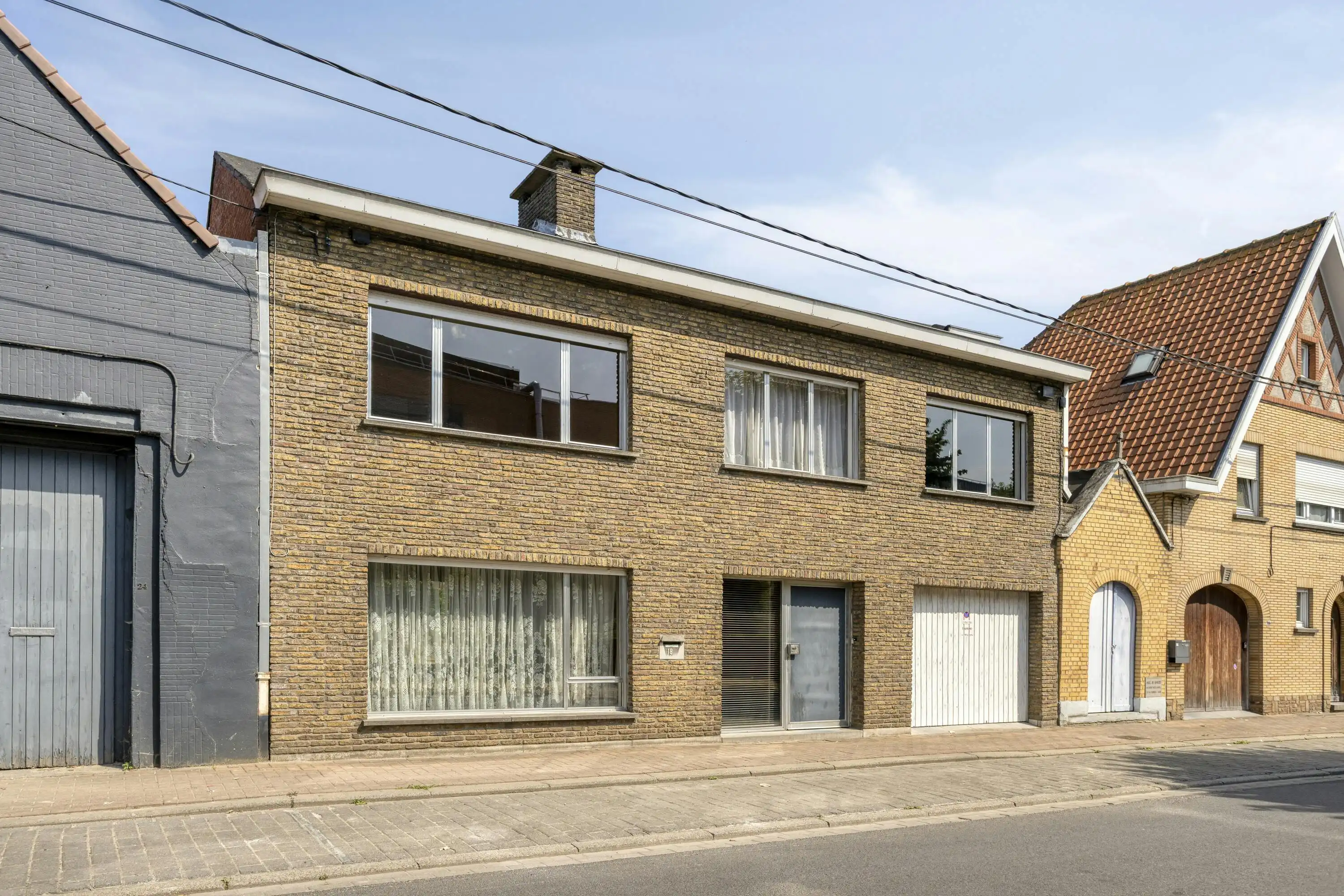 Solide huis met 4 slaapkamers, tuin, garage en kapel te koop foto 24