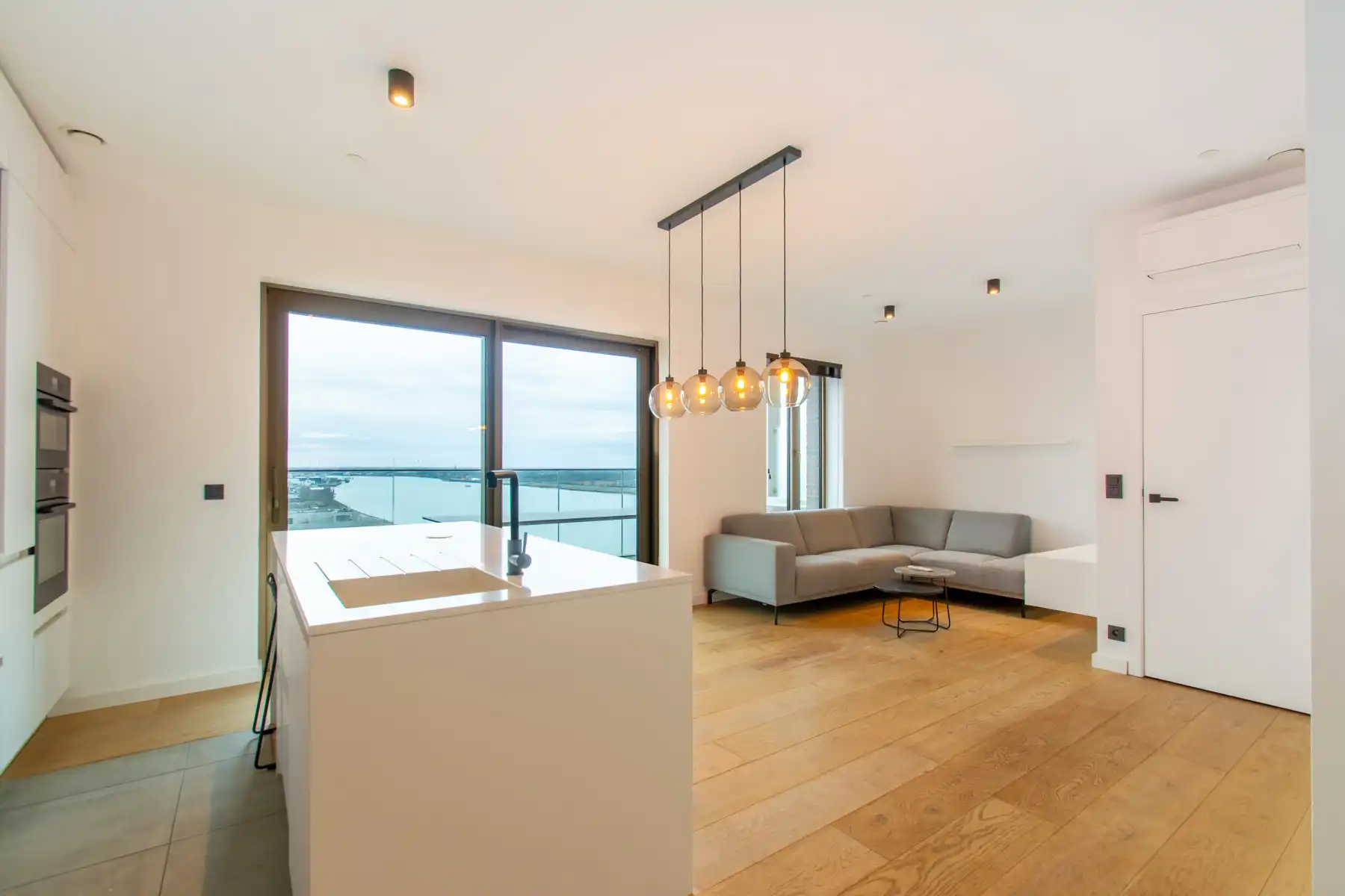 Ongemeubeld 2 slaapkamer appt. met zicht op de Schelde foto 4