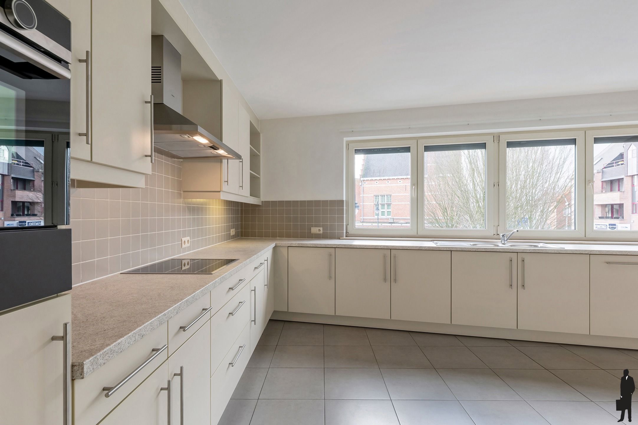 Stijlvol en zonnig appartement met 3 slpk.,2 badk. in Poppel foto 9