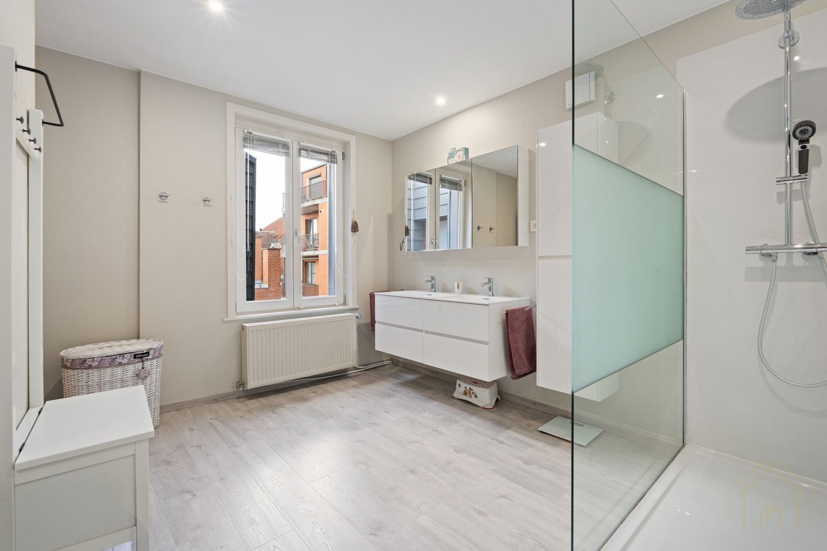 Handelspand met woonst op topligging in het centrum van Lauwe foto 13