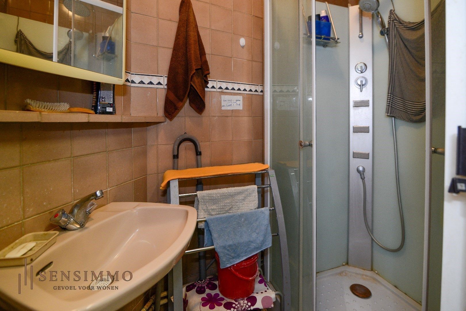 Instapklare duplex met 3 slpk + terras + parking in de levendige Vennestraat! foto 25