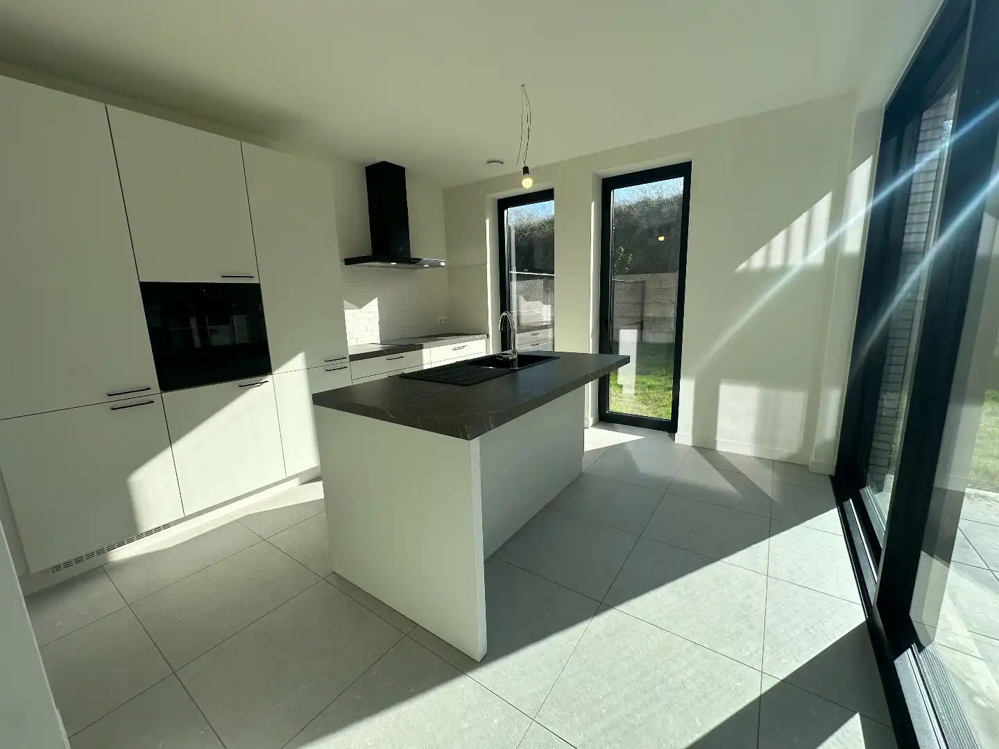Ruim gelijkvloers appartement met groot terras en privé tuin in Alken foto 5