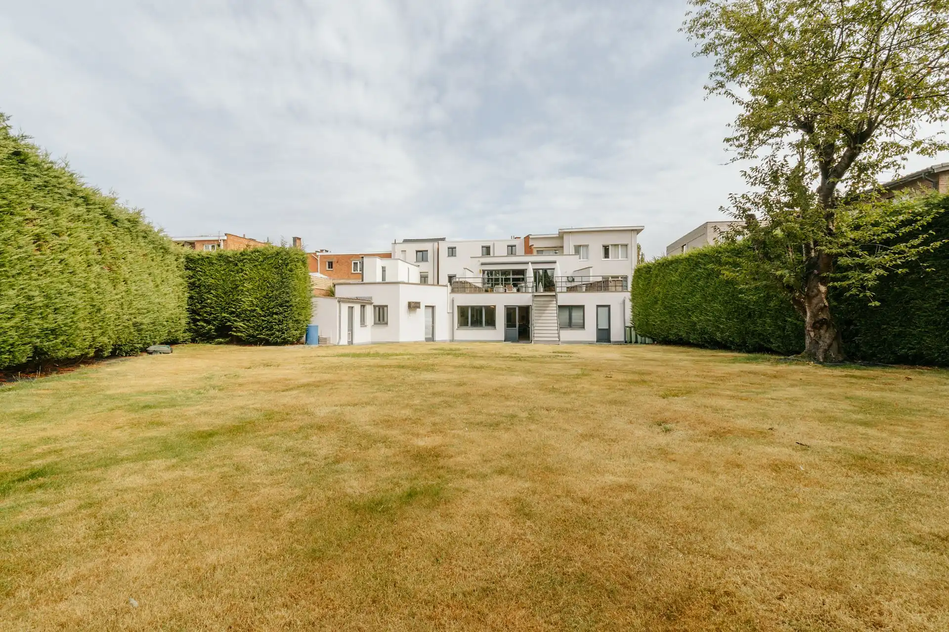 Unieke opbrengsteigendom met handelsruimte en woning foto 20