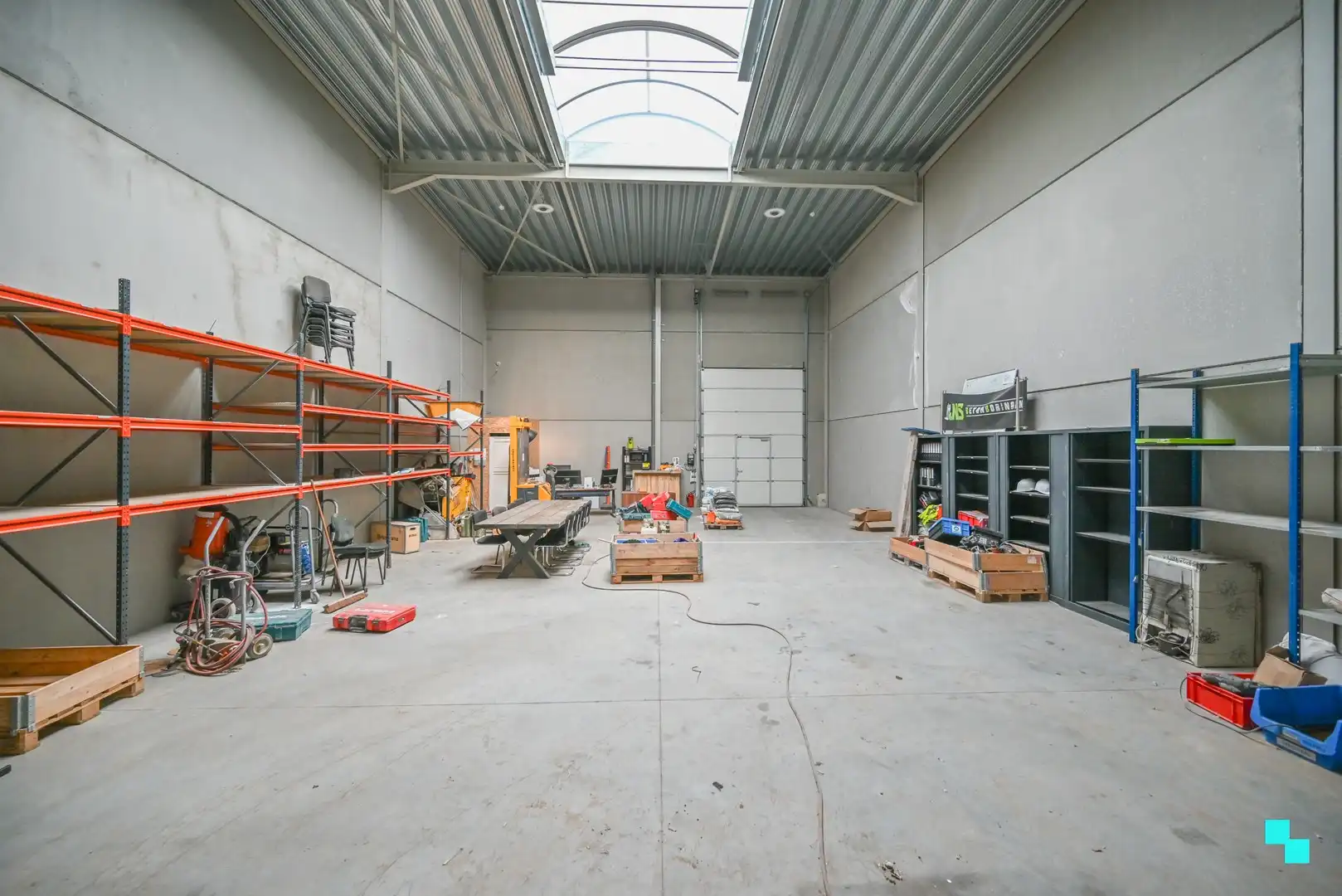 Magazijn met automatische sectionaalpoort in Waregem foto 6