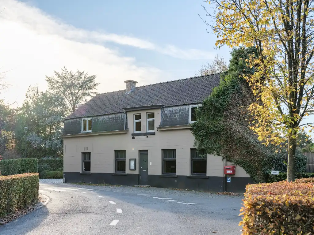 Uitzonderlijk horecapand op topligging in Sint-Martens-Latem foto {{pictureIndex}}