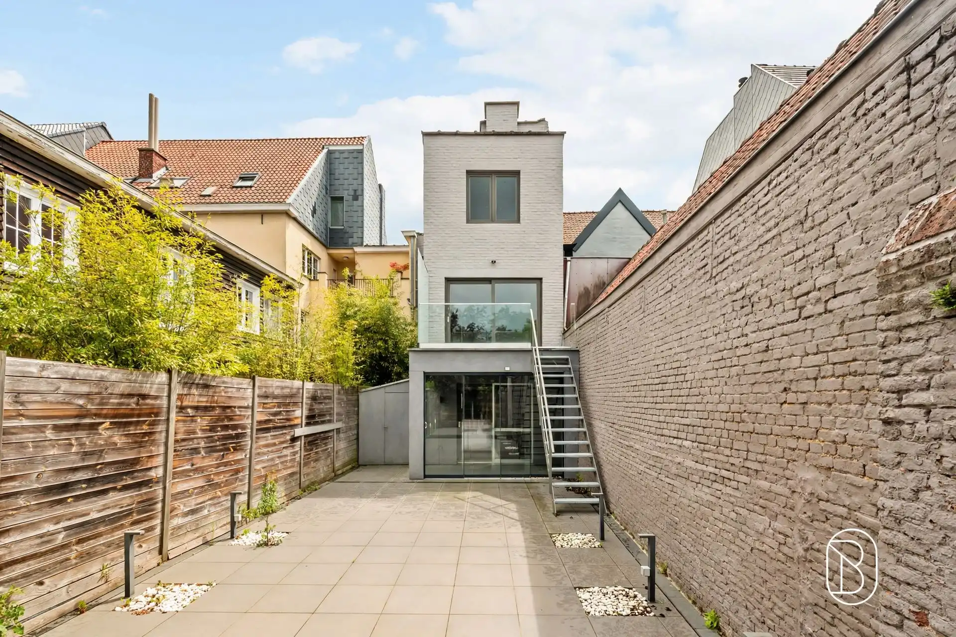 Topgelegen handelspand met kwalitatief duplex appartement foto 16