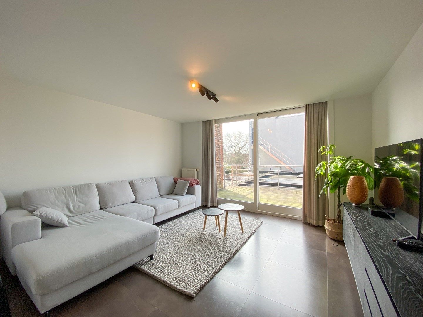 Prachtig appartement met 2 slaapkamers en ruim terras. foto {{pictureIndex}}