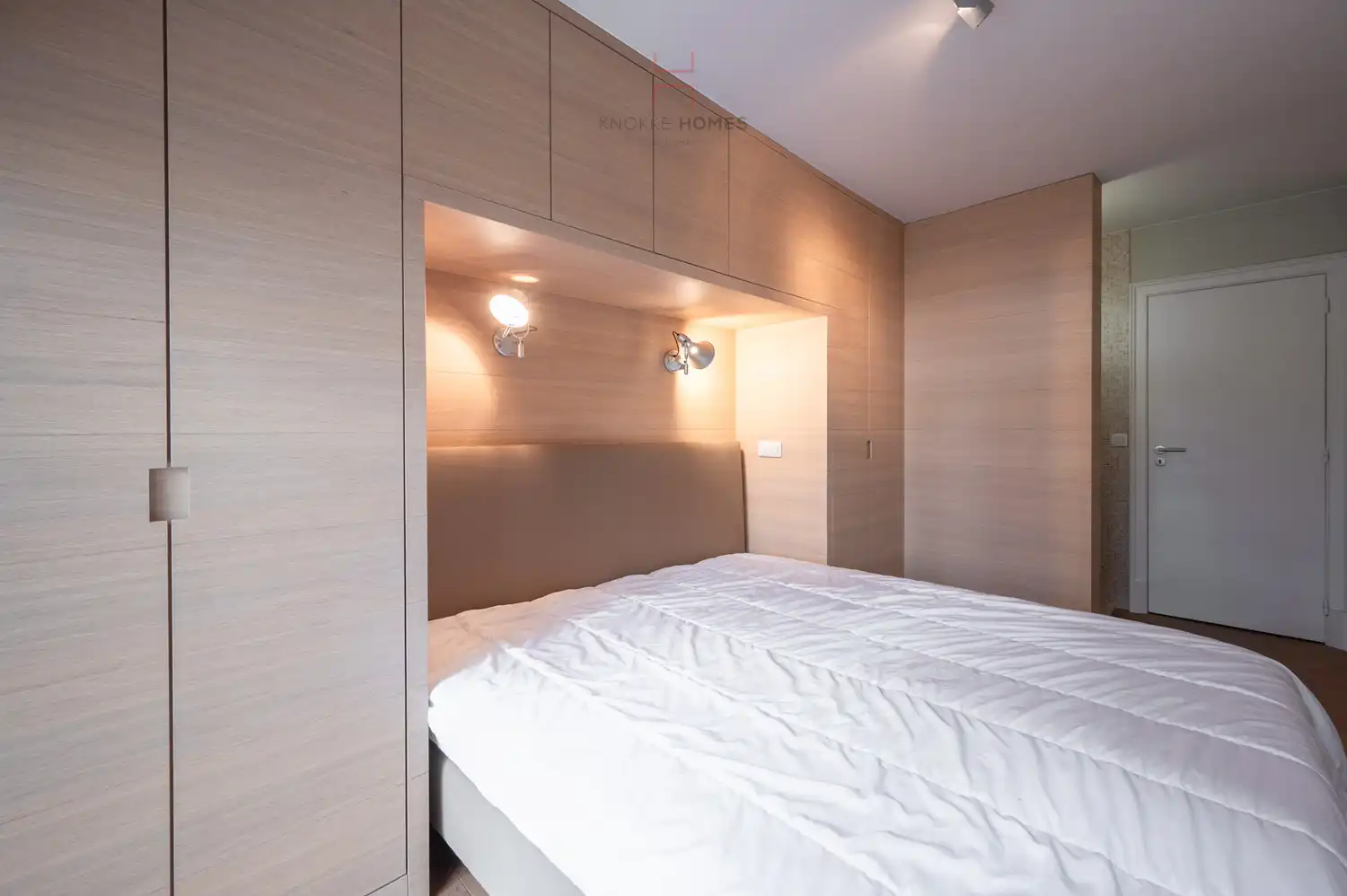 Instapklaar vernieuwd appartement met een mooi zijdelings zeezicht in Duinbergen foto 15