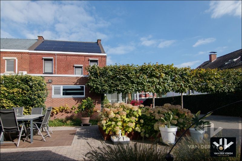 Karaktervolle en ruime woning met hoogwaardige afwerking en bijgebouw te As foto 35