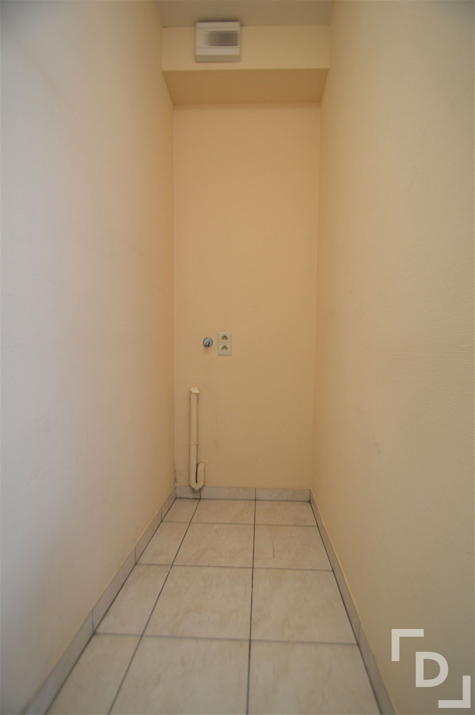 Appartement te huur op centrale locatie te Ieper. foto 14