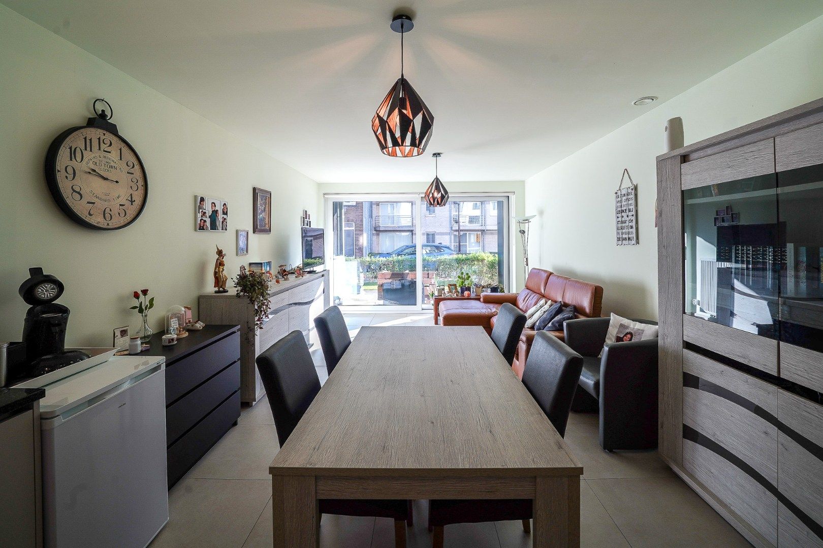 Instapklaar 2-slaapkamer appartement met voortuin en terras foto 3