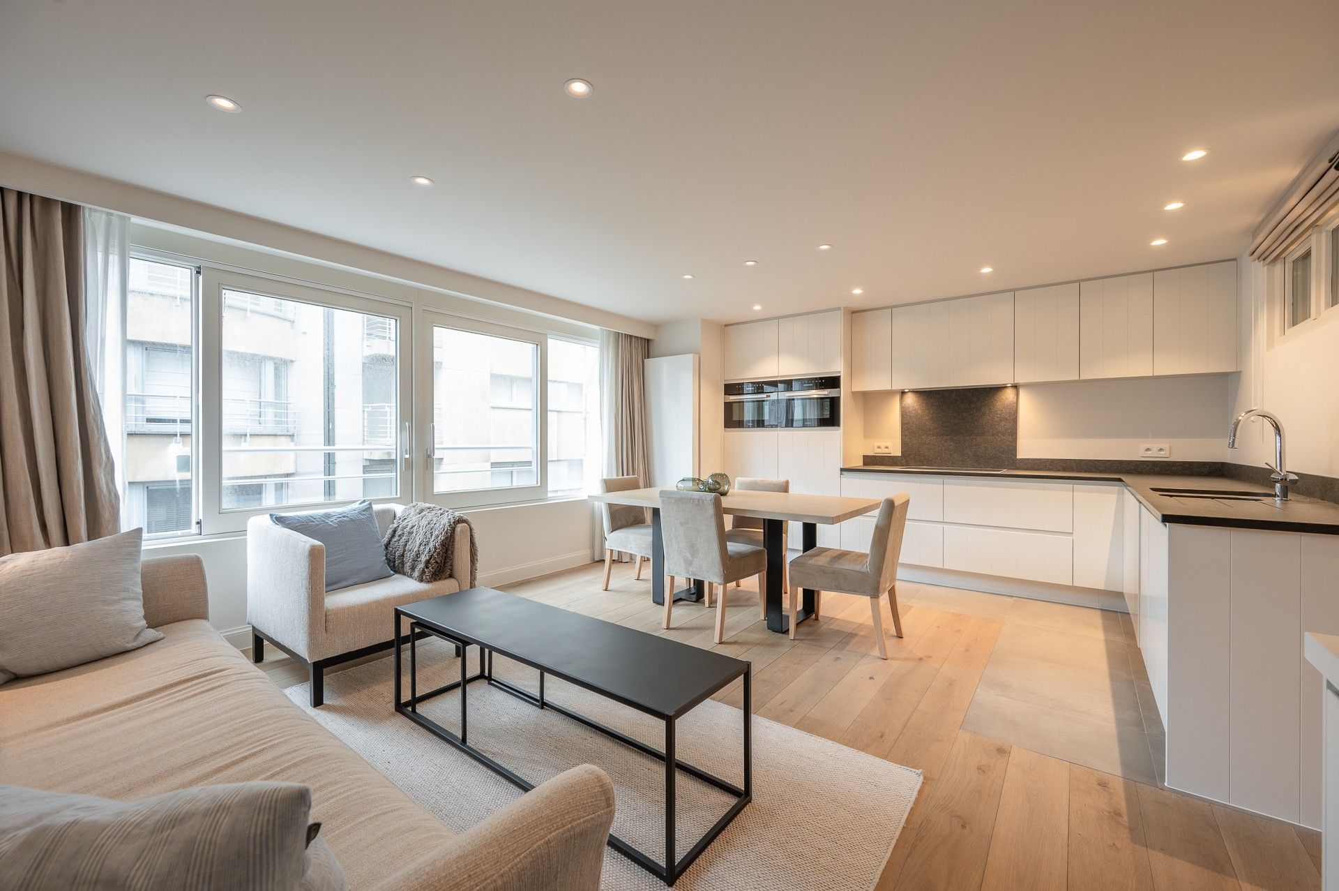 Gerenoveerd appartement met zijdelings zeezicht in het Zoute foto {{pictureIndex}}