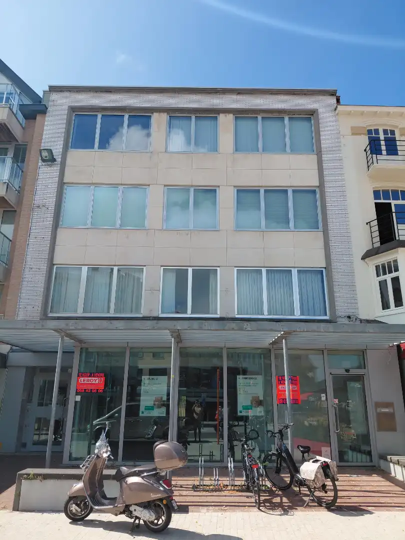 Commerciële ruimte te koop foto {{pictureIndex}}