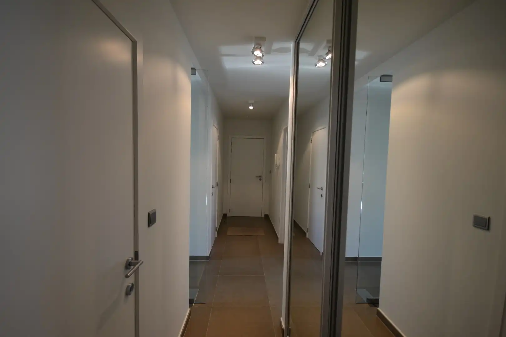 Zonnig luxe appartement met 3 slaapkamers en zeer ruim terras te Oostduinkerke foto 12