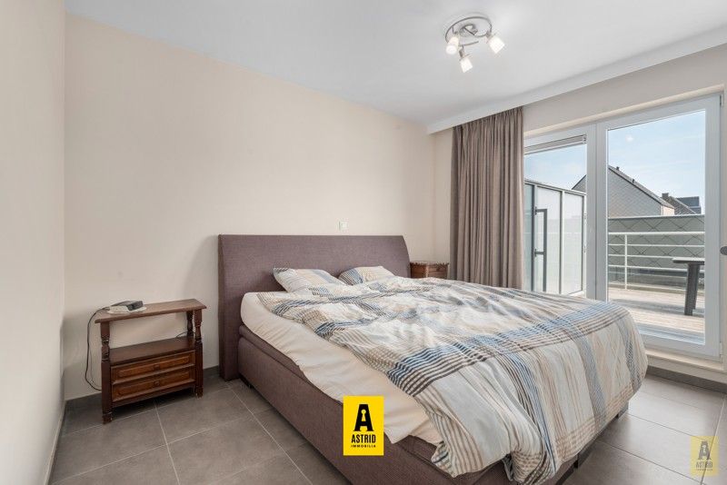 Instapklaar appartement met ruim terrassen en private garage! foto 14