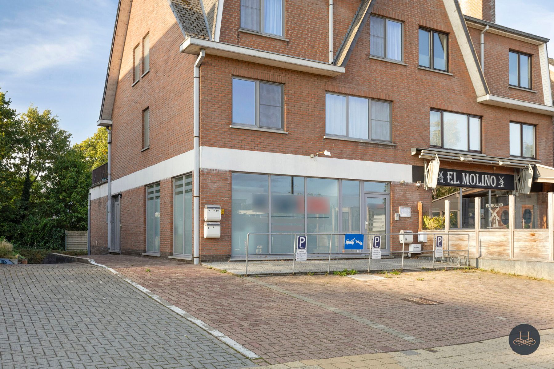 Veelzijdige handelszaak op centrale ligging foto 3
