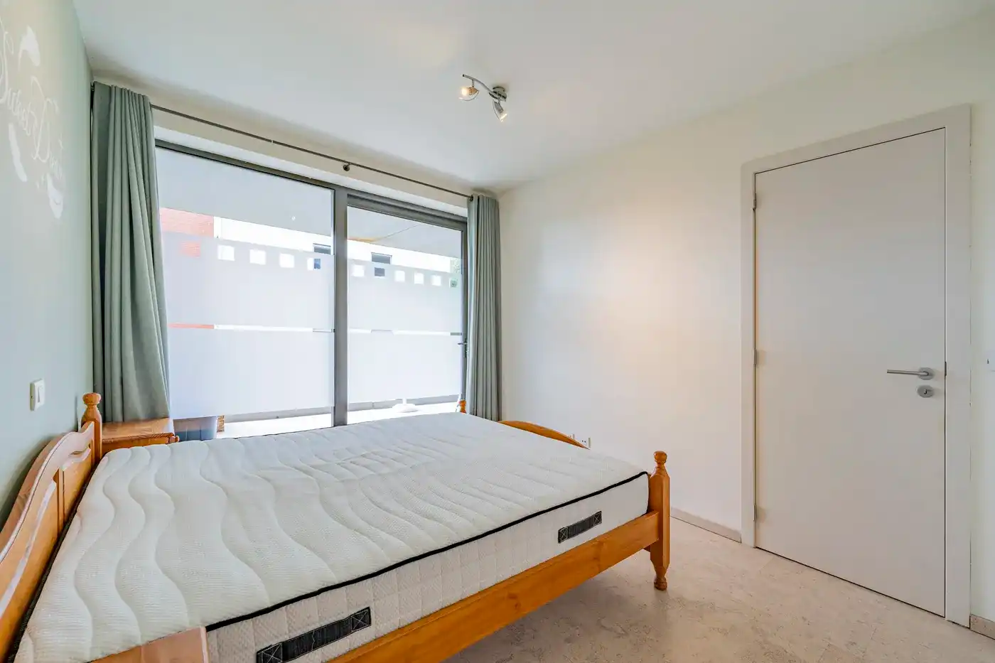 Lichtrijk 1-slaapkamerappartement met ruim terras te huur in Brugge foto 10