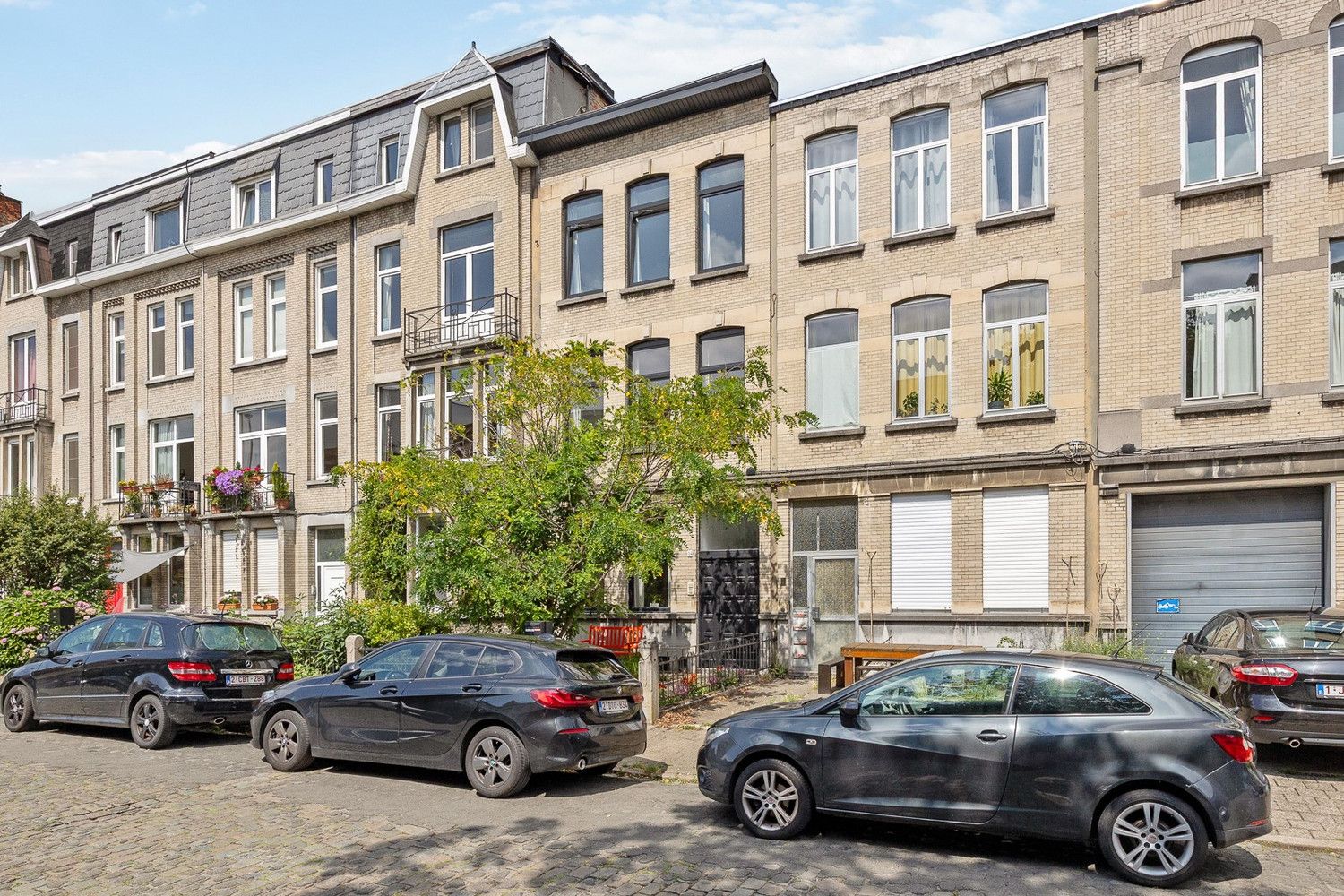 Instapklare en lumineuze herenwoning boordevol charme met aangename stadstuin in de Groenenhoek te Berchem- tot 5 slaapkamers foto 2