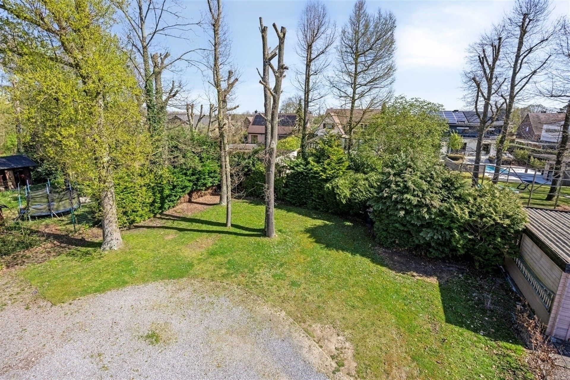 Ruime gerenoveerde villa met 4 slaapkmaers in residentiele wijk foto 28