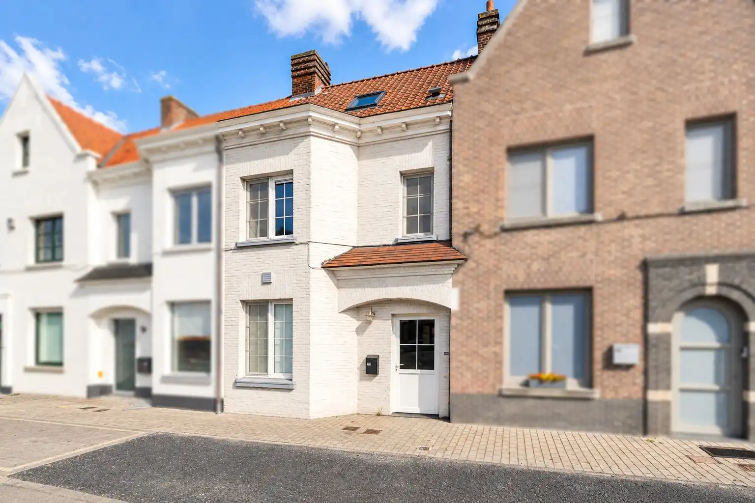 Stijlvol gerenoveerde woning vlak aan de Leie in Astene foto 2