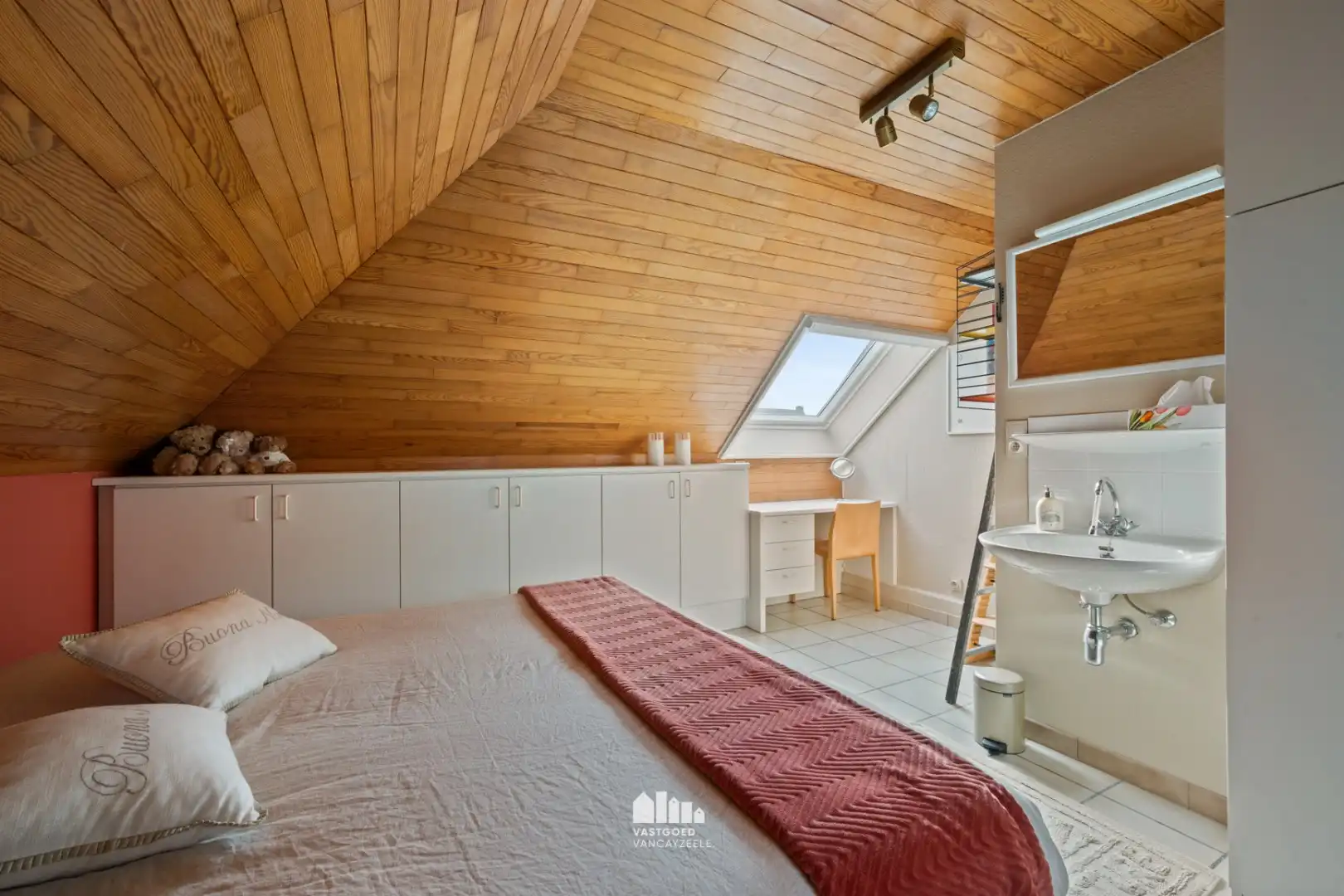 Instapklare villa met zonnige tuin op topligging in rustige wijk te Ieper foto 24