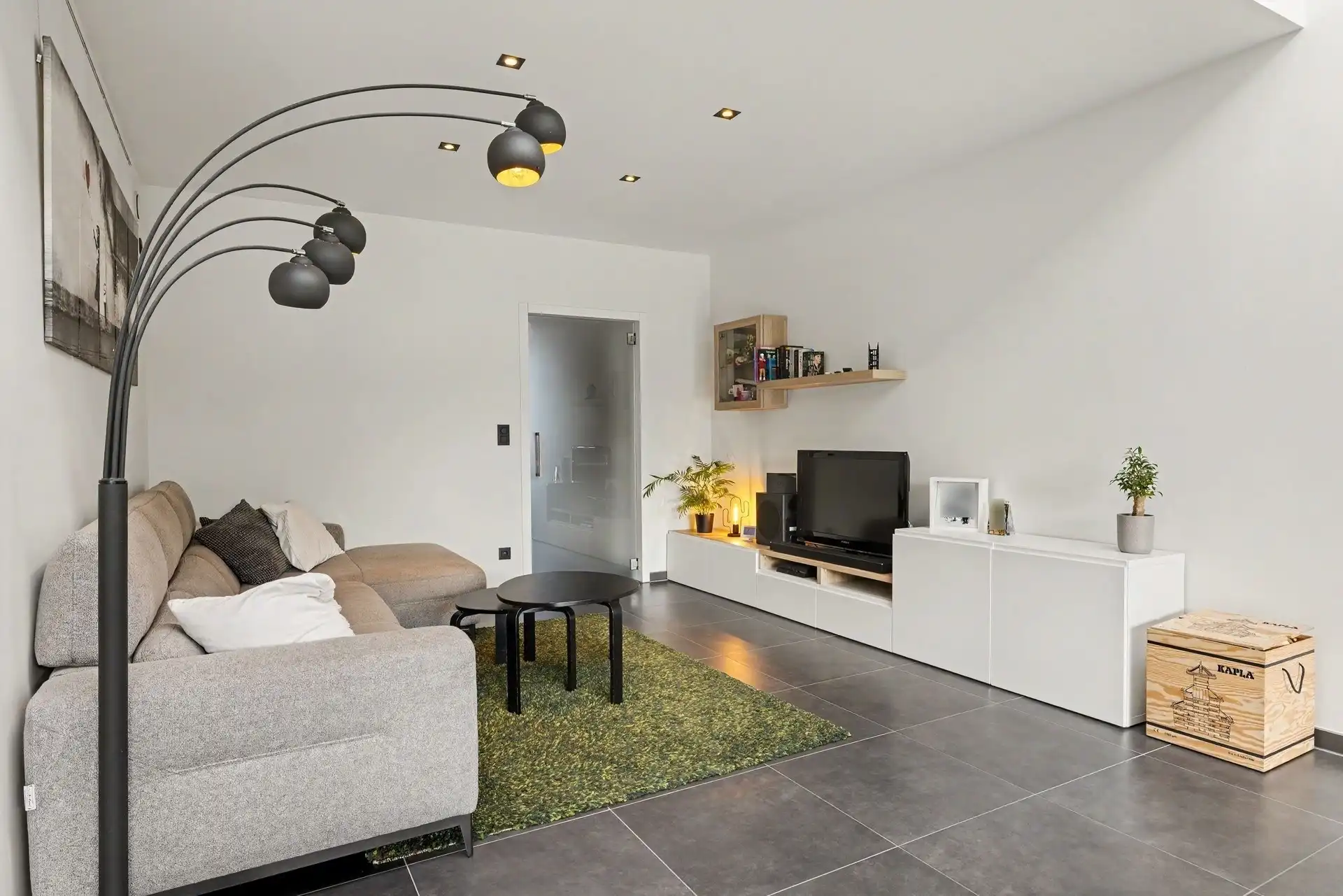 Uitstekend gelegen gezinswoning met inpandige garage en mooi aangelegde tuin (430m²) foto 9