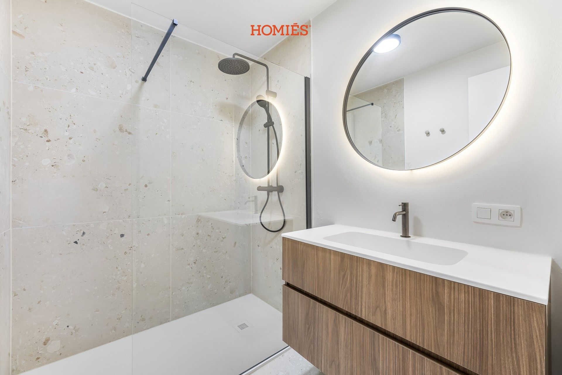 Luxueus en energiezuinig gelijkvloersappartement met stadskoer foto 13