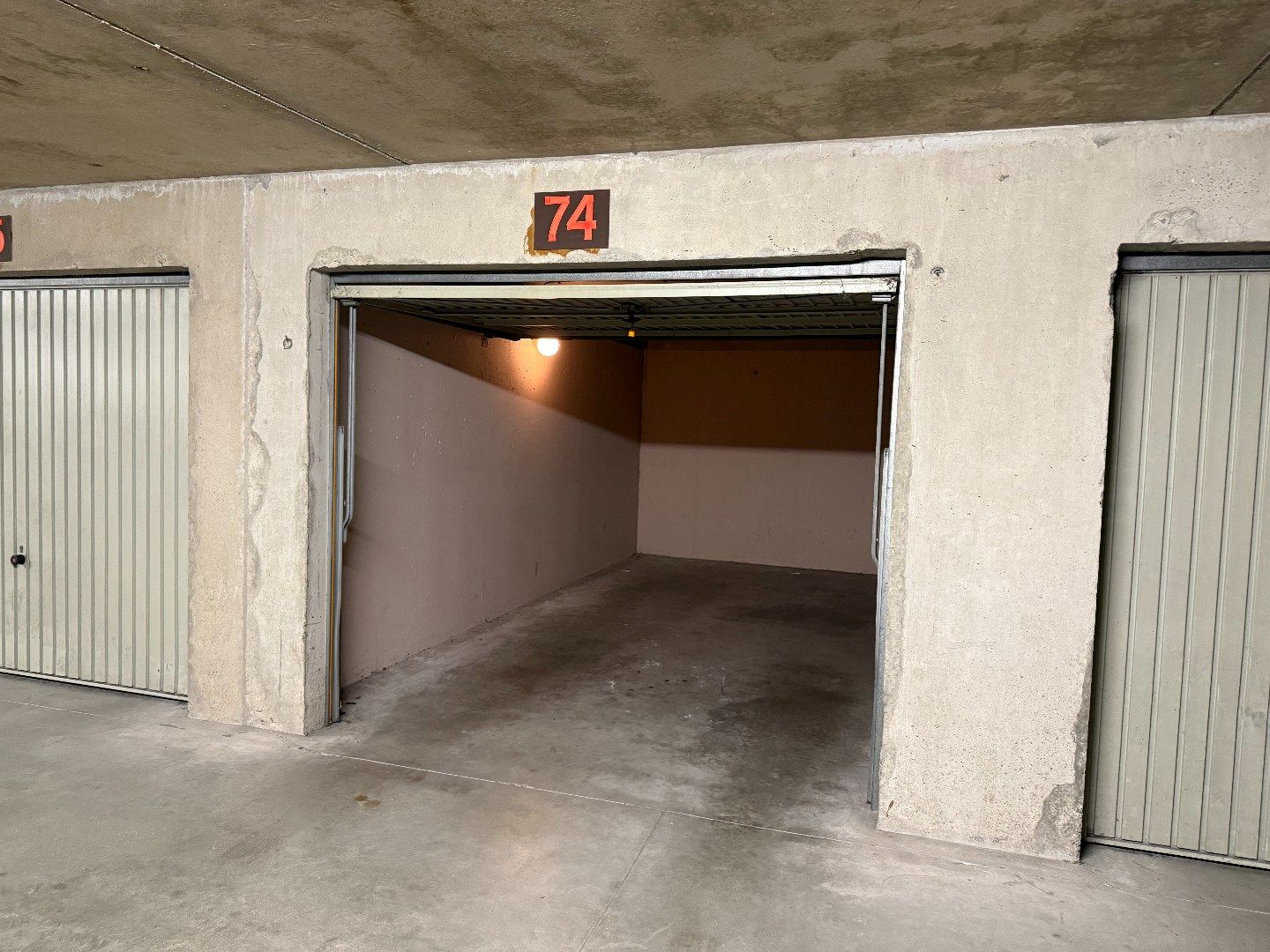 GARAGEBOX VLAKBIJ ZEEDIJK  foto 5