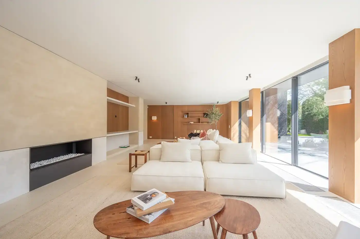 Luxueus gerenoveerde villa met zwembad op een toplocatie in een rustige residentiële wijk van het Zoute. foto 5
