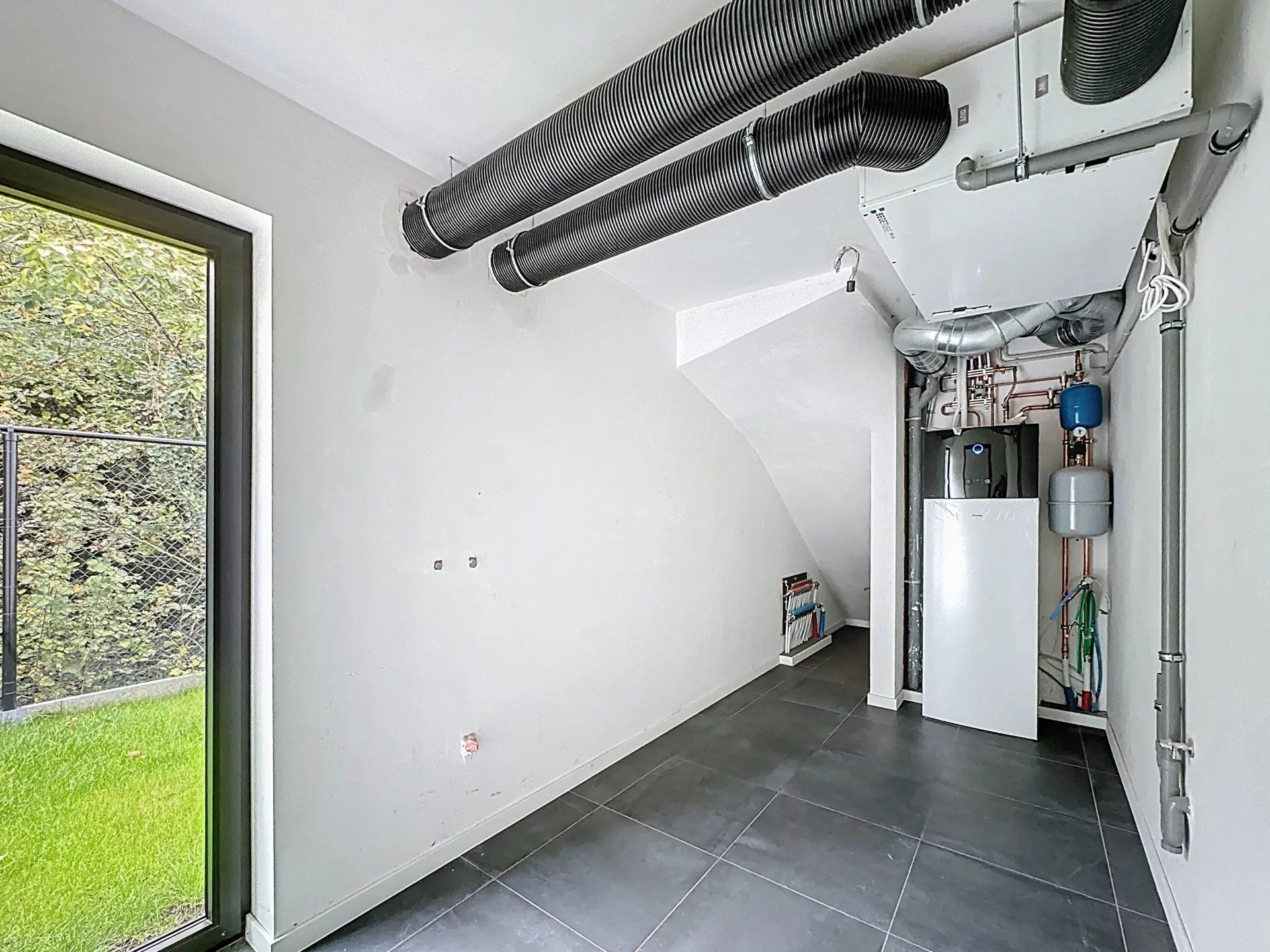 Moderne BEN-woning met 3 slaapkamers en een inpandige garage op een mooi perceel. foto 11