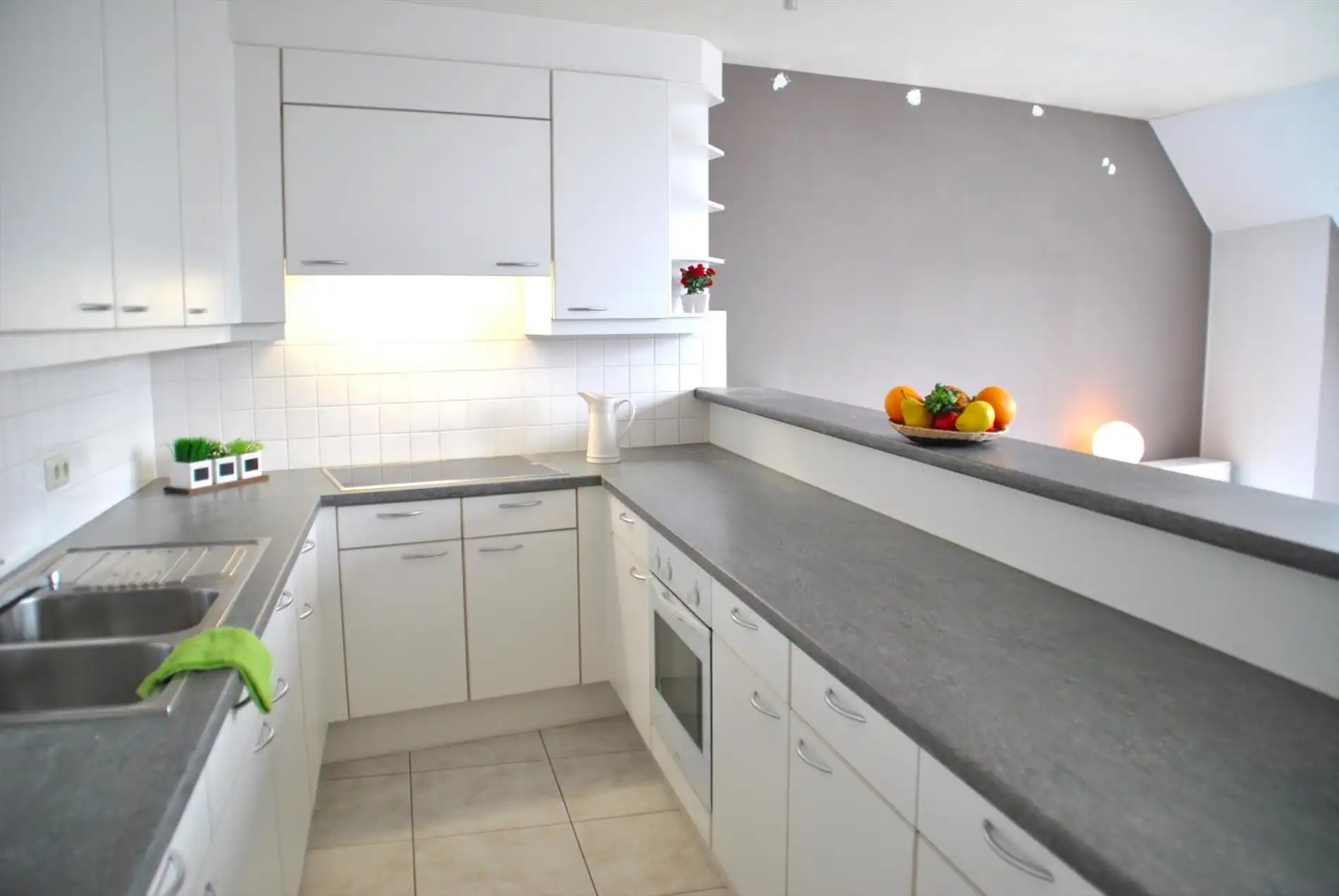 Lichtrijk, heel gezellig appartement met één slaapkamer en garage! foto 4