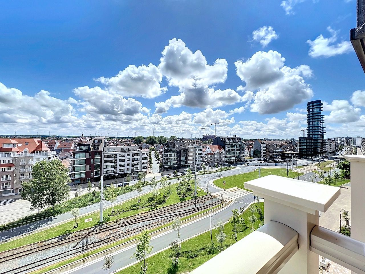 Zuidgericht duplex-dakappartement met veel ruimte op toplocatie in Heist foto 2