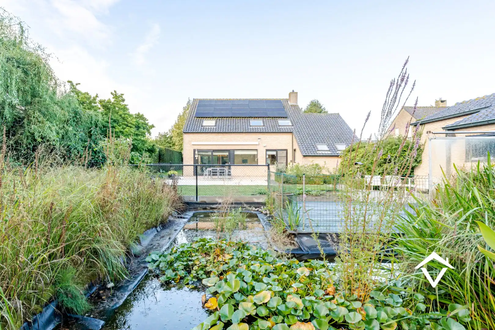 Instapklare woning met 6 slaapkamers op een topligging te Koekelare  foto {{pictureIndex}}