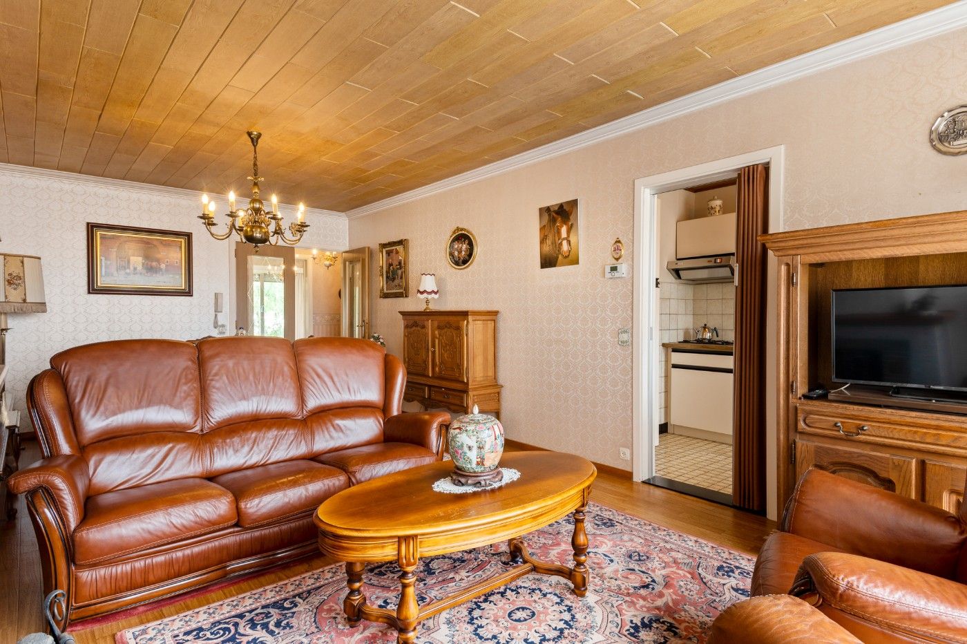 Op te frissen app. op 2e verd. met 2slpk., garage, berging en tuin foto 6