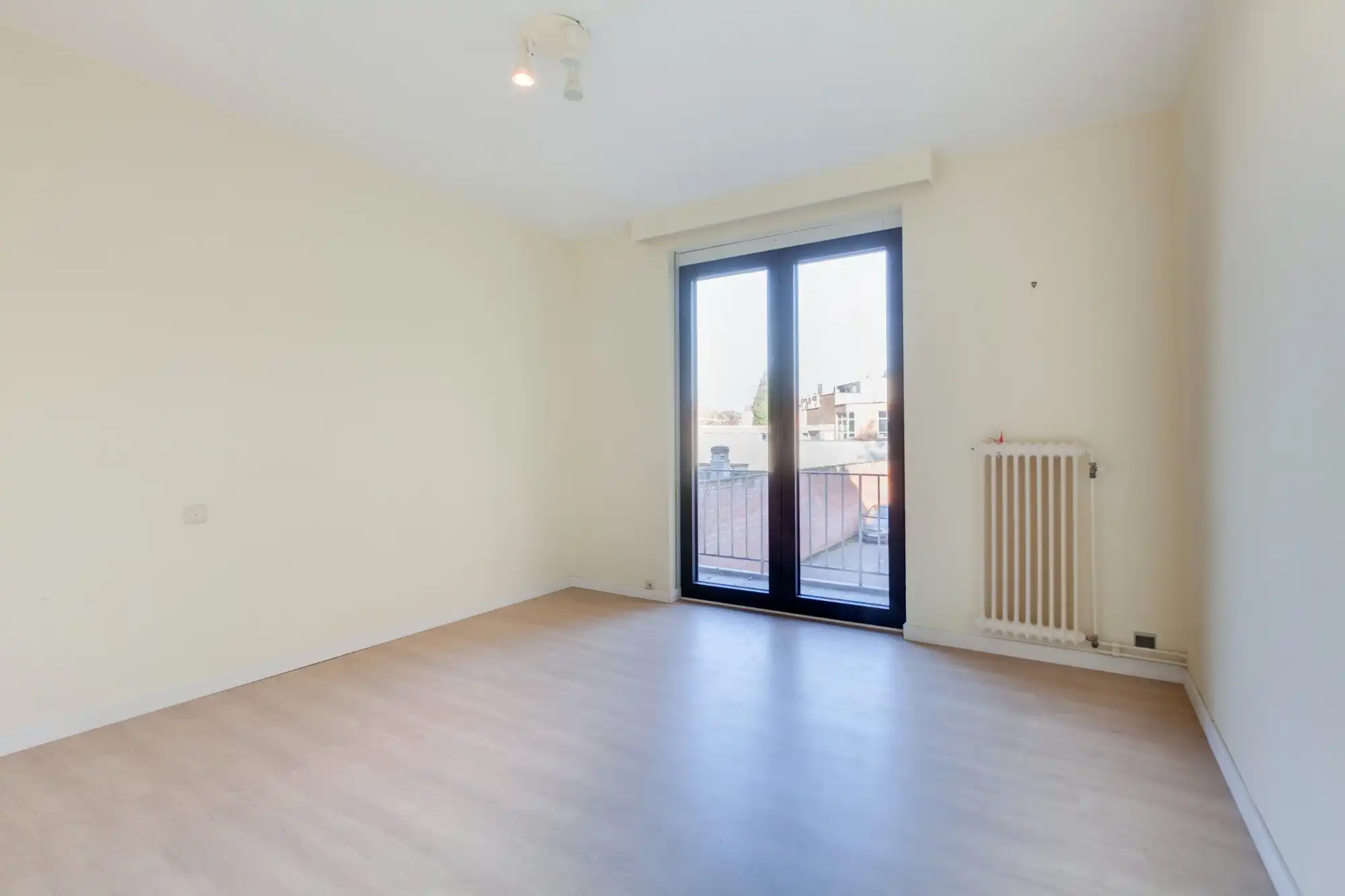 Uitstekend gelegen en lichtrijk 2-slaapkamerappartement foto 9