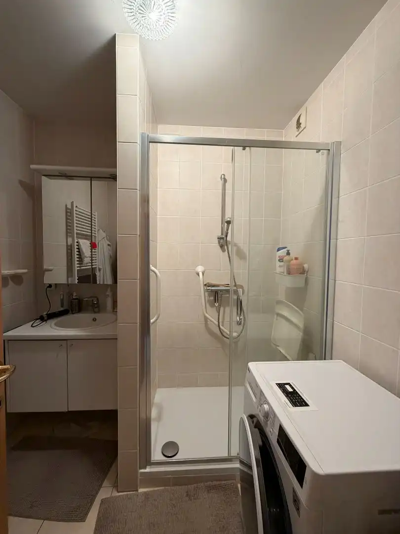 Ruim appartement met twee slaapkamers nabij centrum Halle foto 8