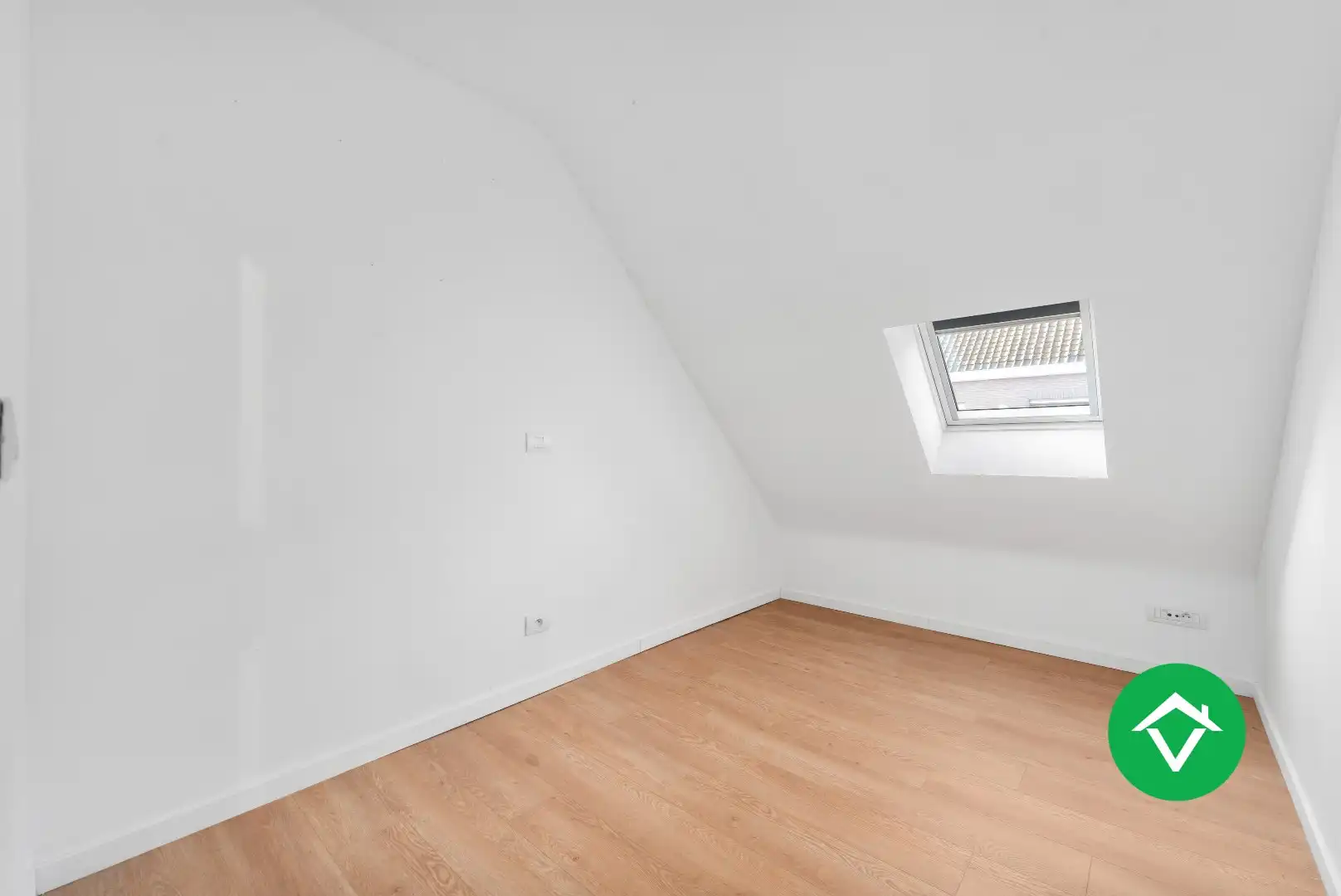 Volledig vernieuwde woning met 3 slaapkamers en bijgebouw in centrum Koekelare foto 17