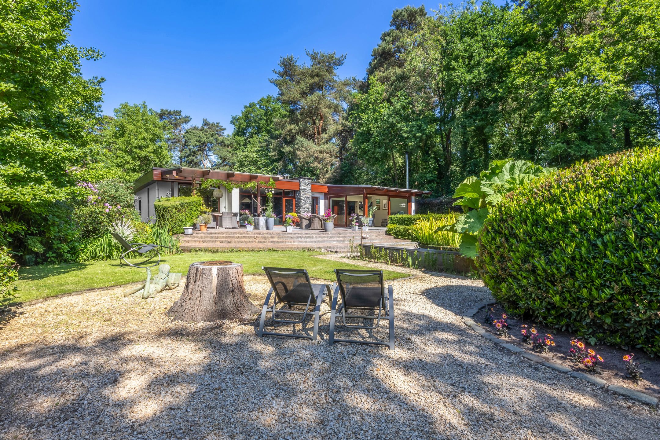 Laagbouwwoning op 2848 m² met Zwemvijver en Prachtige Tuin foto 37