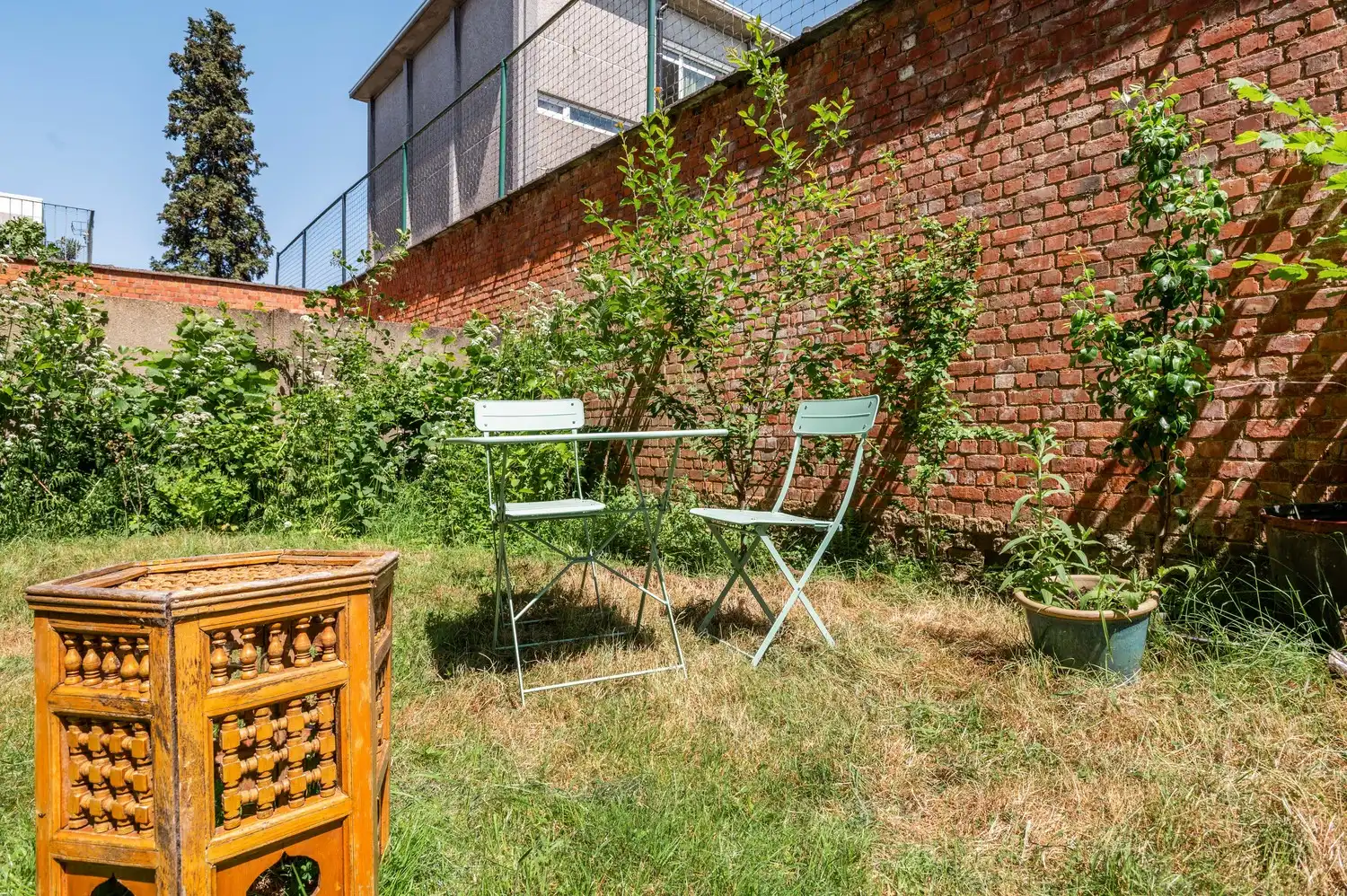 Gunstig gelegen, gerenoveerd 2 slaapkamer appartement met privatieve tuin! foto 12