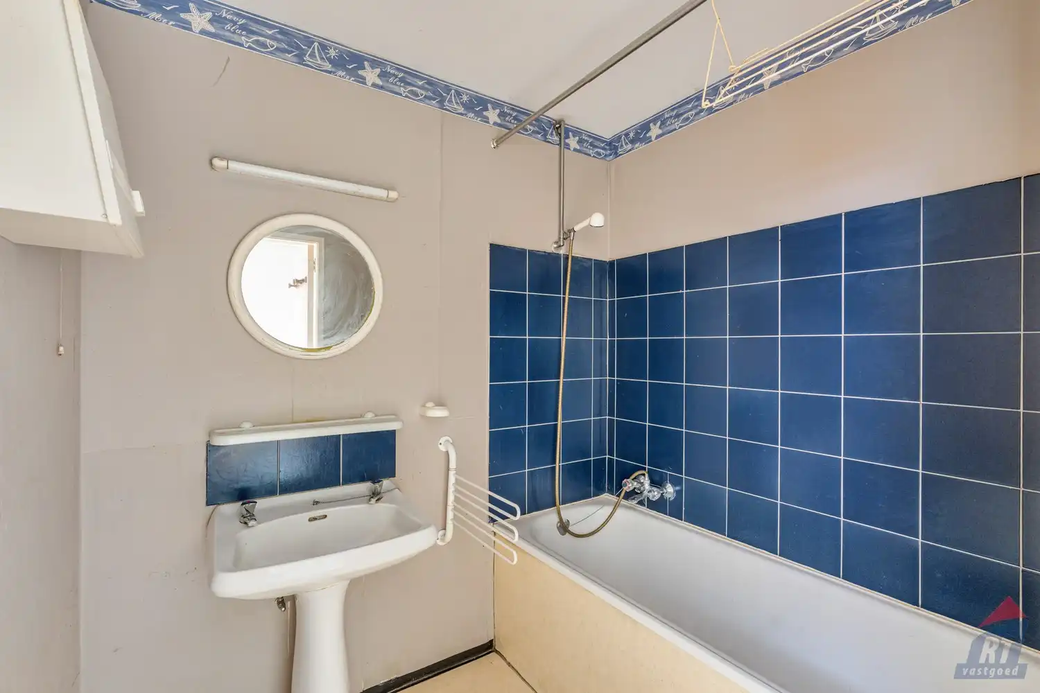 Te moderniseren, gunstig gelegen appartement met 2 slaapkamers en autostaanplaats foto 13