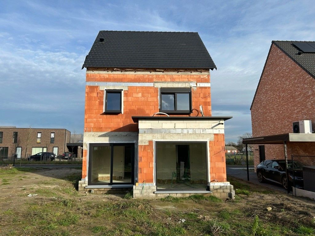 Nieuwbouw in doodlopende straat foto {{pictureIndex}}