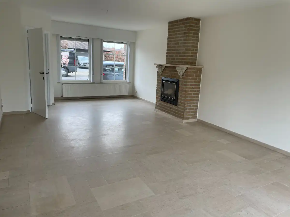 EENGEZINSWONING met tuin & garage foto 5